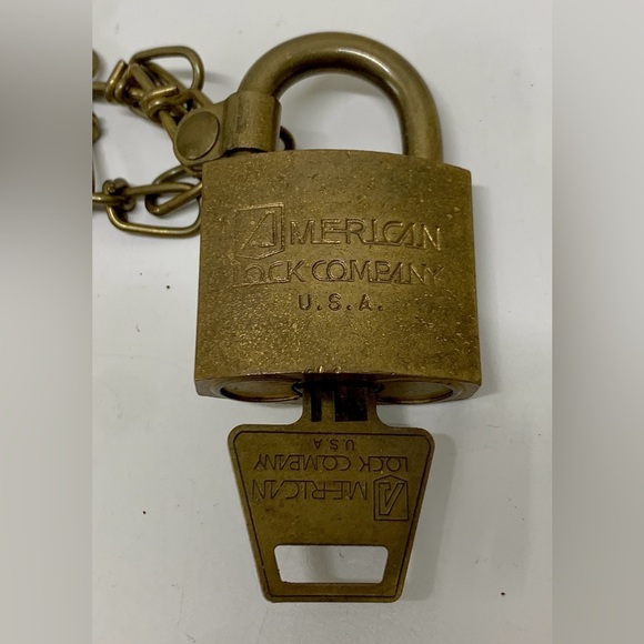 Mid Century Vtg US Govt Military Bronze American Lock Padlock w/ Key & Chain - Picture 4 of 15